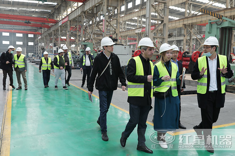 客戶一行來廠考察洗砂機設備 客戶一行來廠考察洗砂機設備