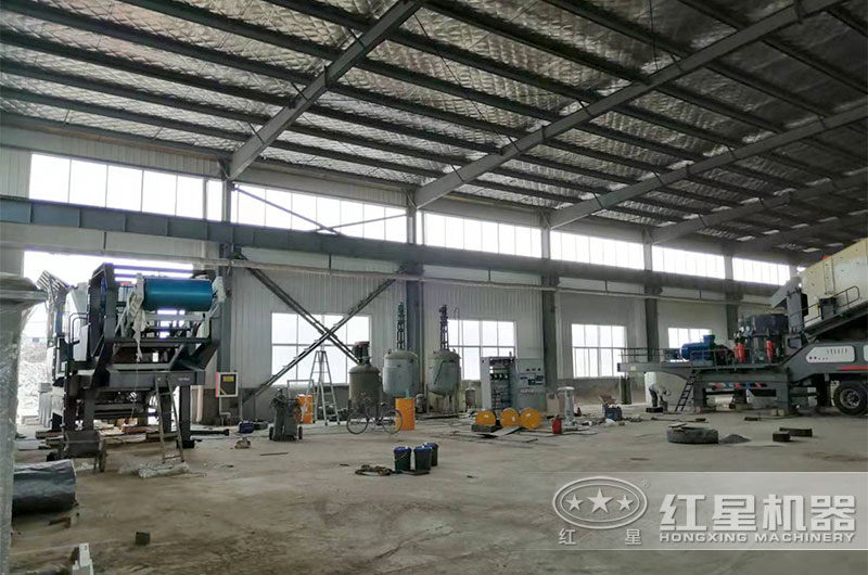 移動(dòng)式建筑垃圾處理設(shè)備現(xiàn)場(chǎng) 移動(dòng)式建筑垃圾處理設(shè)備現(xiàn)場(chǎng)