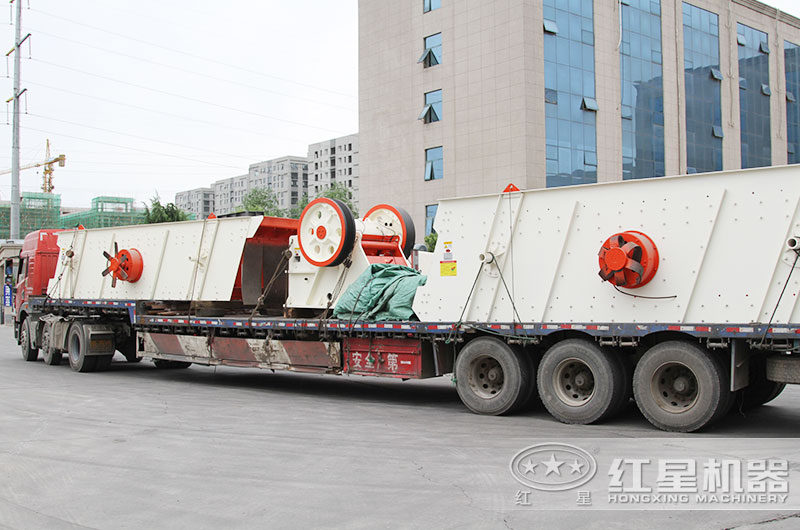 紅星顎式破碎機裝車發貨現場 紅星顎式破碎機裝車發貨現場