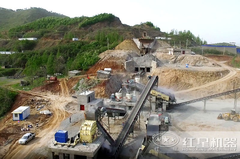 用戶石料生產(chǎn)現(xiàn)場，投資200萬輕松選擇多種型號設備